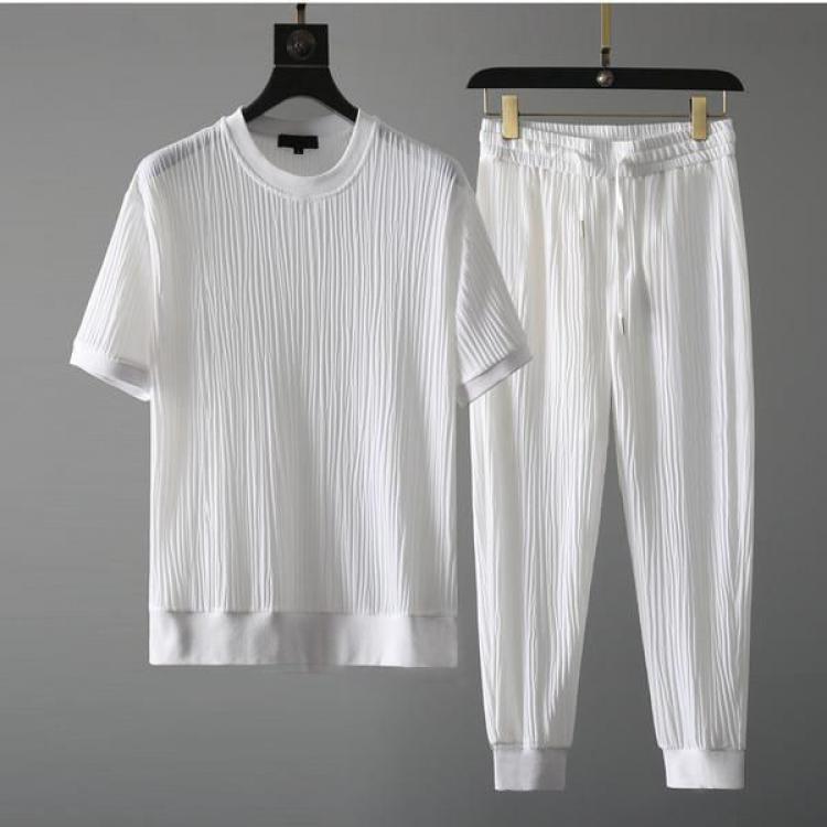 Casual men's Round neck t-shirt and trousers