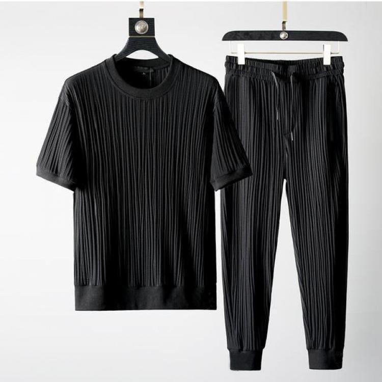 Casual men's Round neck t-shirt and trousers